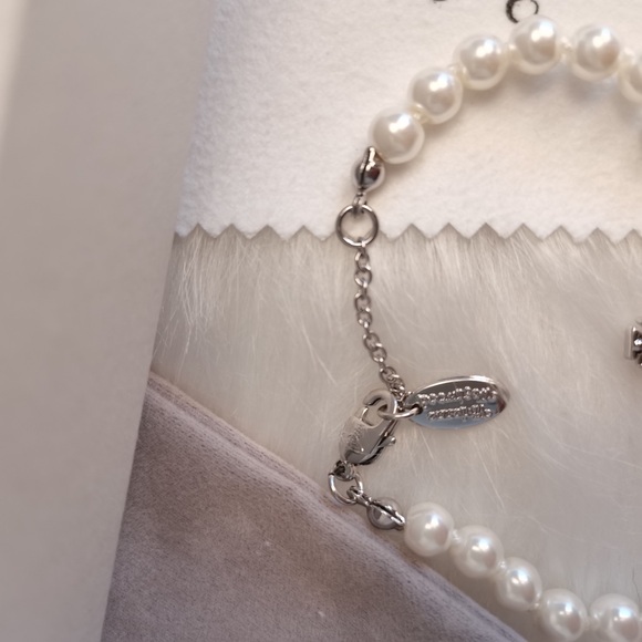 Vivienne Westwood Pearl and Silver Bracelet - Picture 5 of 7